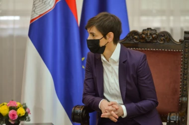 Traže duže radno vreme: PREMIJERKA BRNABIĆ NA SASTANKU SA VLASNICIMA TERETANA!
