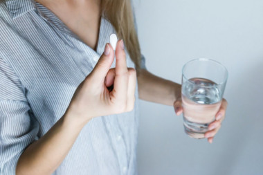 SPUSTITE TEMPERATURU BEZ GUTANJA TABLETA: Ovo su prirodne zamene za aspirin!