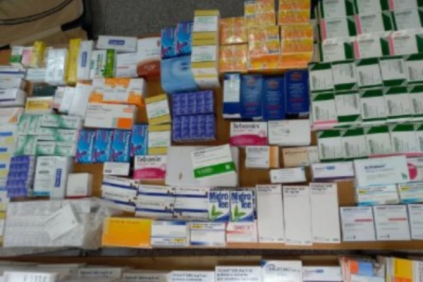 OVI SE SPREMALI DA OTVORE APOTEKU! Na "Gradini" carinici ušli u autobus i samo što nisu popadali u nevest kad su videli šta je u njemu!