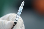 OVO SE NE VIĐA SVAKI DAN: Italijan na vakcinaciju doneo lažnu ruku
