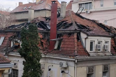 (FOTO, VIDEO) VATRA PROGUTALA SMOKVICU: Izgoreo poznati restoran na Vračaru!