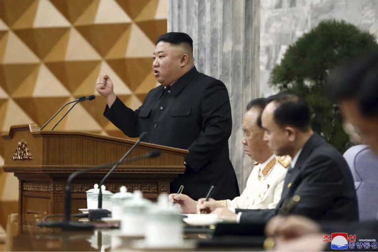 KIM DŽONG UN POSTROJIO SARADNIKE: Vi ste nesposobni, zemlja nam je u katastrofalnom stanju