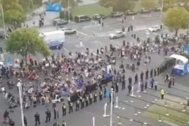 (VIDEO) MA DOKLE VIŠE SA OVIM GLUPOSTIMA?! Nova pretnja po Australijan open, PROTEST PRETENDUJE DA ZAUSTAVI "HEPI" SLEM!