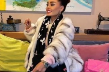 (FOTO) ANA KORAĆ UHVAĆENA OBNAŽENA SA BIVŠIM ZADRUGAROM! Starleta u eksplicitnim pozama!