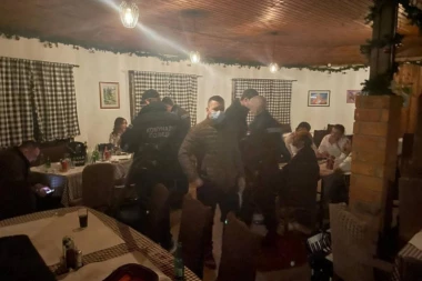RASTURENA JOŠ JEDNA KORONA ŽURKA: U Nišu policija u lokalu zatekla 200 ljudi, vlasnik odmah sankcionisan