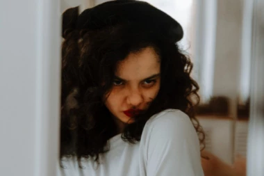 GORE OD LJUBOMORE! Ovi horoskopski znaci ne mogu da se odupru snažnom osećanju