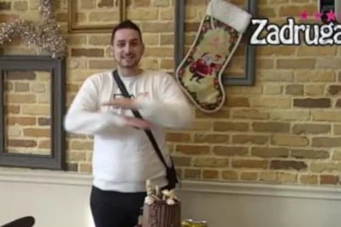 (VIDEO) Zola kao pravi domaćin dočekivao goste, a jedino se ONA nije POJAVILA na ROĐENDANU!