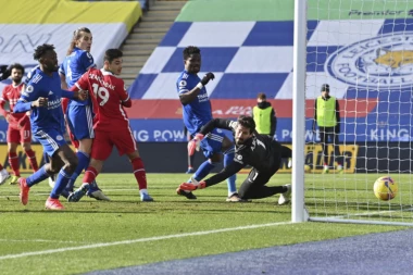 PRVAK ENGLESKE PUCA PO ŠAVOVIMA, VISI MU LIGA ŠAMPIONA: Liverpul vodio, a onda je usledio SUROVI BLICKRIG Lestera za SAMO šest minuta!