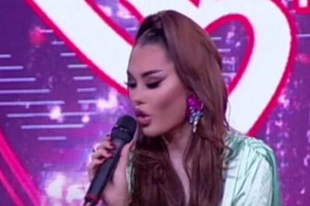 Ana ponovo zavodi JANJUŠA! Sreli se OČI u OČI pa mu starleta poručila: Sve sam nade položila u tebe!