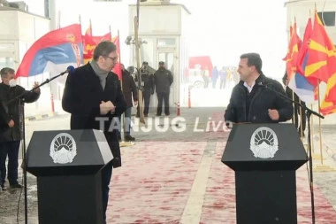 (VIDEO) VUČIĆ URUČIO ZAEVU KONTIGENT FAJZER VAKCINA: Srećan sam što smo mogli ovo da učinimo za građane Makedonije
