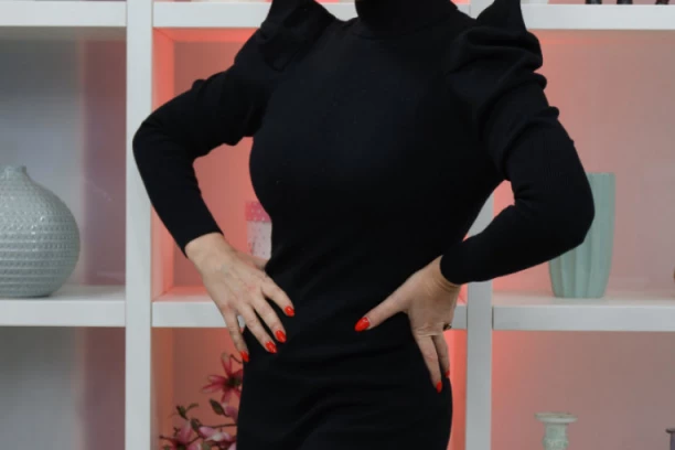 (VIDEO) ULETELA U ZGRADU NA TOČKOVIMA: Jovana Jeremić ušla u televiziju, a njene kolege zanemele!