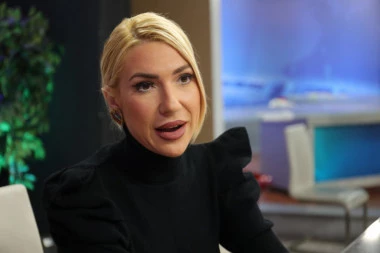 (FOTO) JOVANA JEREMIĆ PONOVO ŠOKIRALA JAVNOST: Pogledajte kako je obukla ćerkicu, SVI U NEVERICI!
