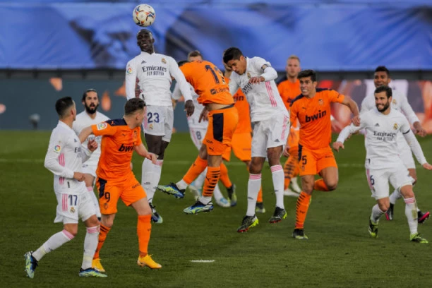 REAL U TOTALNOM NOKDAUNU: Zidan bez dva KLJUČNA igrača protiv Liverpula i Barselone!