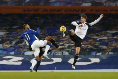 PODVIG FULAMA BEZ MITROVIĆA: Ogroman ŠOK za Everton!