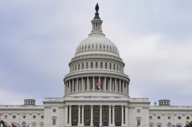 TESNO NA IZBORIMA U SAD: Ako bude nerešeno, demokrate dobijaju Senat - republikanci preuzimaju Kongres