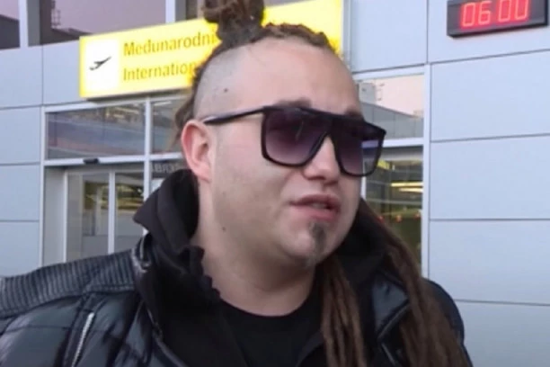 (FOTO) SLOBODAN SAM ZA LETO: Rasta napokon otkrio kad mu stiže NANOGICA!