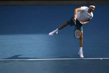 UPOZNAJTE ASLANA KARAČEVA: Rusi ga ukrali Izraelu, nikada nije igrao pet setova, u ravni je sa Mekinroom, A SADA NAPADA NOLETA NA AO!