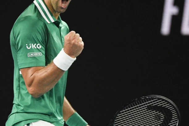 "BELI" SPORT POD ĐOKOVIĆEVIM NOGAMA: Novak PREŠAO IGRICU, niko u istoriji tenisa nije uspeo ovo!