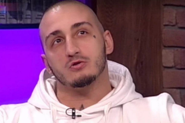 (FOTO) NIŠTA VIŠE NIJE ISTO, UZMI ME U SVOJU TAMNU KOČIJU: Vuk Mob šokirao objavom, PRATIOCI U NEVERICI!