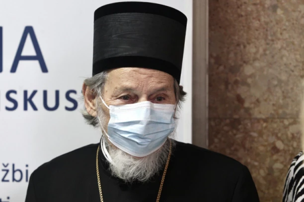 EPISKOP LAVRENTIJE DOBIJA TRANSFUZIJU KRVI U URGENTOM CENTRU!