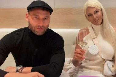 OTKRIVENA ISTINA BRAKA TOŠIĆA I KARLEUŠE: Evo šta se "kuva " iza zidina na Dedinju, JK SPAVA SAMA U KREVETU, RAZDVOJILI SU SE?