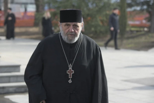 SVE JE U NJEGOVIM RUKAMA! Monah iz manastira Sisojevac će ODLUČITI KO ĆE BITI NOVI POGLAVAR SPC!