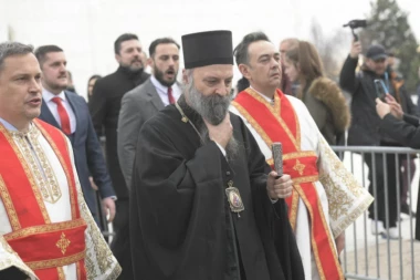 (FOTO) SA DNA KACE! Đilasovski kvazi-mediji nemaju granicu: OVAKO IZVEŠTAVAJU O IZBORU NOVOG PATRIJARHA!