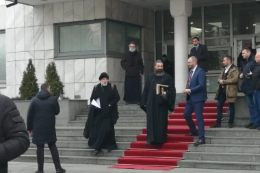 (FOTO) BRŽE-BOLJE POBEGAO! Vladiki Grigoriju i njegovom pajtosu Đilasu propao plan!