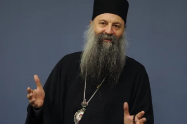 HIT-FOTKA LEGENDI S PATRIJARHOM: Dule Savić otkrio, Porfirije voli Zvezdu!