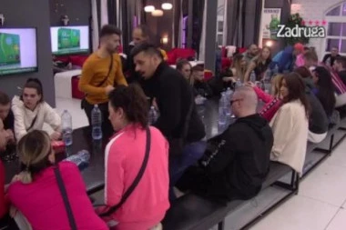 (FOTO) Saznajte koji je učesnik Zadruge uradio nove zube na kompenzaciju: On sada ima osmeh od milion dolara!