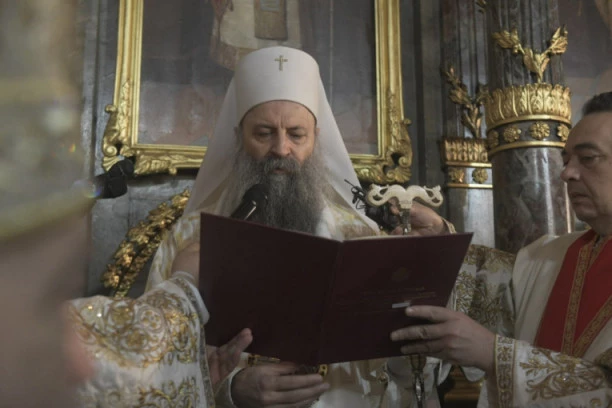 (FOTO) PATRIJARH HRABROG SRCA: Porfirije u skafanderu obišao zaražene kovidom!