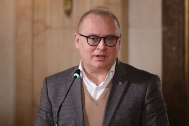 VESIĆ: Pišući knjigu o Beogradu hteo sam da deo priča spasim od zaborava