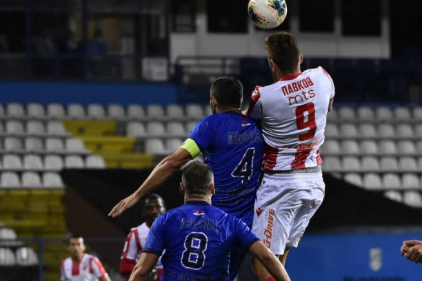 UNAPRED DIGAO RUKE: Trener podneo OSTAVKU pre meča sa crveno-belima!