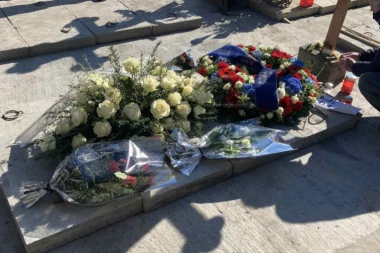 GROB PREKRIVEN BELIM RUŽAMA: Otkrivena tajna zašto je baš sa ovim cvećem sahranjen legendarni Balašević!