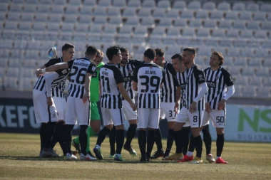 CRNO-BELI NE STAJU: Partizan uništio Radnik i prišao Zvezdi na samo tri boda!