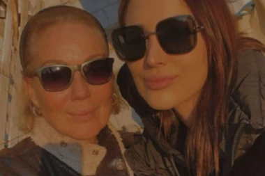 Lepše polovine Živojinovića uživaju u sunčanom danu: Aleksandra i Brena ispijale kale na Kalemegdanu kao sav normalan svet!