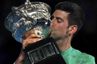 DOKLE VIŠE SA TIM NADALOM? Vrhunska SRAMOTA Eurosporta! Skandalozna PROVOKACIJA Đokovića usred prenosa finala!