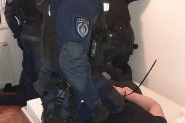 (FOTO, VIDEO) NOVA HAPŠENJA ZBOG DIVLJAČKOG PREBIJANJA i RANJAVANJA MLADIĆA U NOVOM SADU! Još dvojica huligana iza rešetaka!