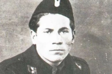 (UZNEMIRUJUĆI FOTO) ODSEČENA ČETNIČKA GLAVA U KRILU USTAŠE: Priča o "KRALJU SBROKOLJA", pobio preko 1300 OSOBA ZA NOĆ!