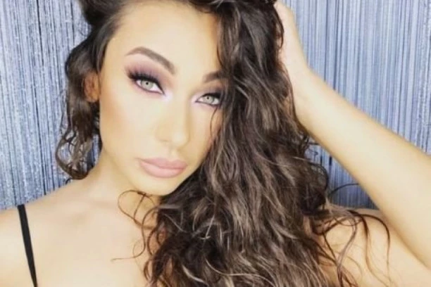 (FOTO) SANJA VOLI MLAĐE MOMKE: Uraganka se ne odvaja od šest godina mlađeg Italijana!