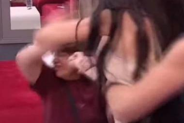 (VIDEO) DISKVALIFIKACIJA!? Tara nokautirala Miljanu!