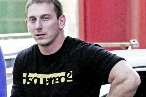 Veljin vojnik Miksa zakasnio na sopstveno suđenje! Angažovao još jednog advokata!