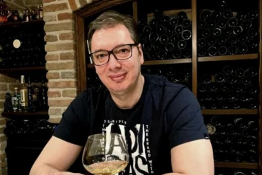 (FOTO) PREDSEDNIK SRBIJE U DO SADA NEVIĐENOM IZDANJU: Retke su večeri kada se opuštam, ja sam običan čovek