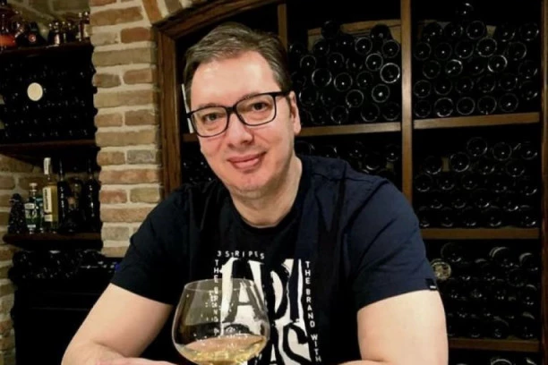 (FOTO) PREDSEDNIK SRBIJE U DO SADA NEVIĐENOM IZDANJU: Retke su večeri kada se opuštam, ja sam običan čovek