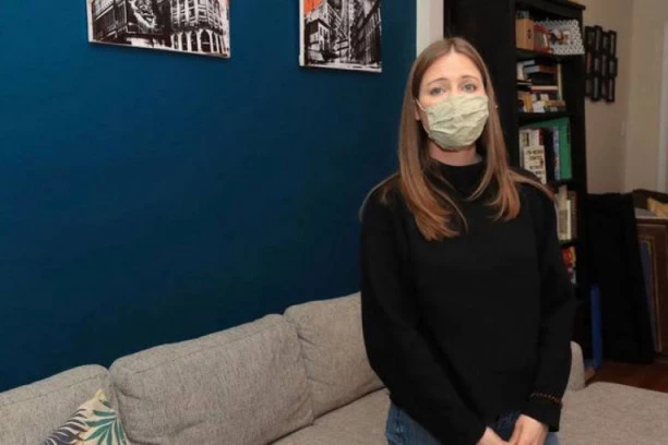 KONOBARICA ODBILA DA SE VAKCINIŠE PROTIV KORONE! Usledila je žestoka kazna