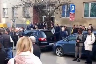 (FOTO, VIDEO) KO JE U TUŽILAŠTVU U LOZNICI ŠTITIO UBICU IVANKE MIĆIĆ!? Veliki građanski protest zbog zakasnelog hapšenja nesavesnog vozača!