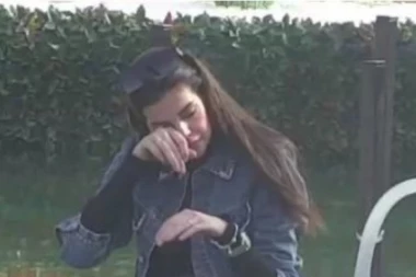 NE MOGU DA JE SMIRE: Misica ne prestaje da plače!