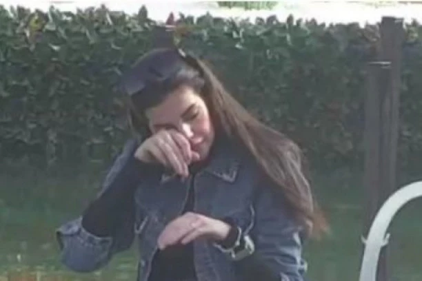 NE MOGU DA JE SMIRE: Misica ne prestaje da plače!