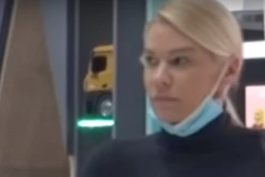 (VIDEO) NATAŠA ZAVUKLA RUKU U GAĆICE NASRED PRODAVNICE!