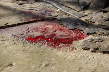 DEČAK (11) IZ STARE PAZOVE SKOČIO KROZ PROZOR UČIONICE TOKOM ČASA! Rekao da mora da se ubije i samo se BACIO!